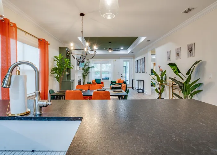 Tally Cozy Craftsman Near Football Parks & Airport