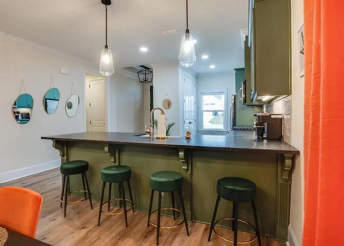 Tally Cozy Craftsman Near Football Parks & Airport